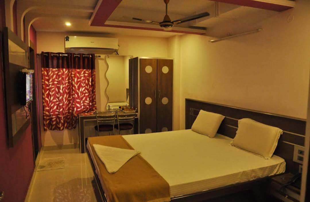 Padmavathi Family Guest House วิสาขปัตนัม ภายนอก รูปภาพ